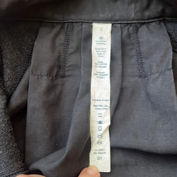 Lululemon Blissed Out Black Jacket Size 2 - Picture 13 of 16